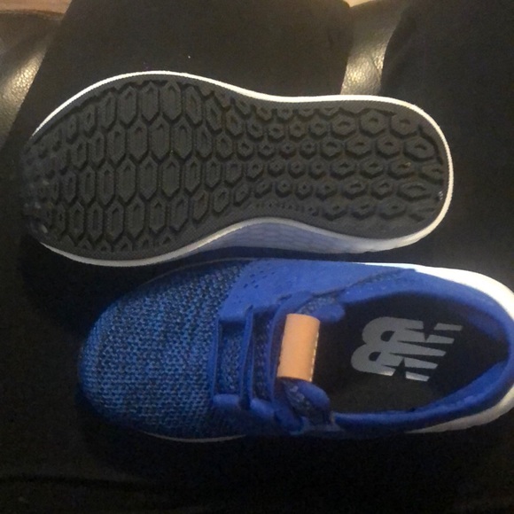 Brand new 8y New Balance for boy - Picture 1 of 1